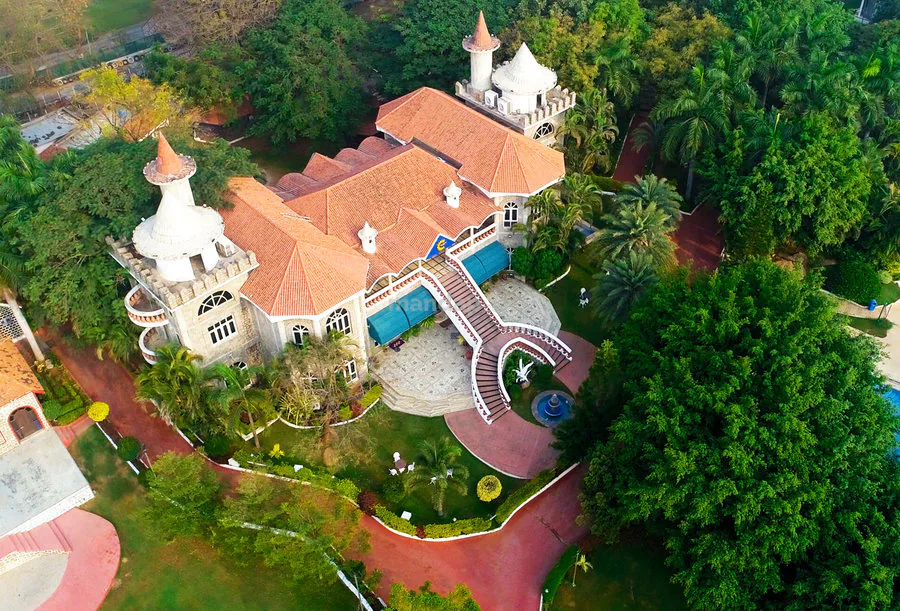 Hotel/Resort Celebrity Resort